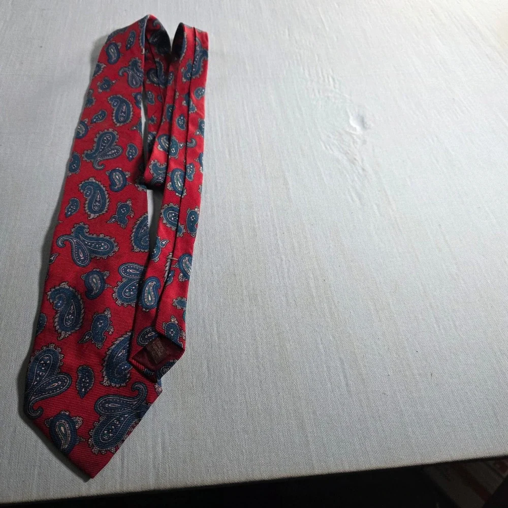 Johnny Carson Mens Red Paisley Silk Tie Vintage Red Blue Formal Necktie